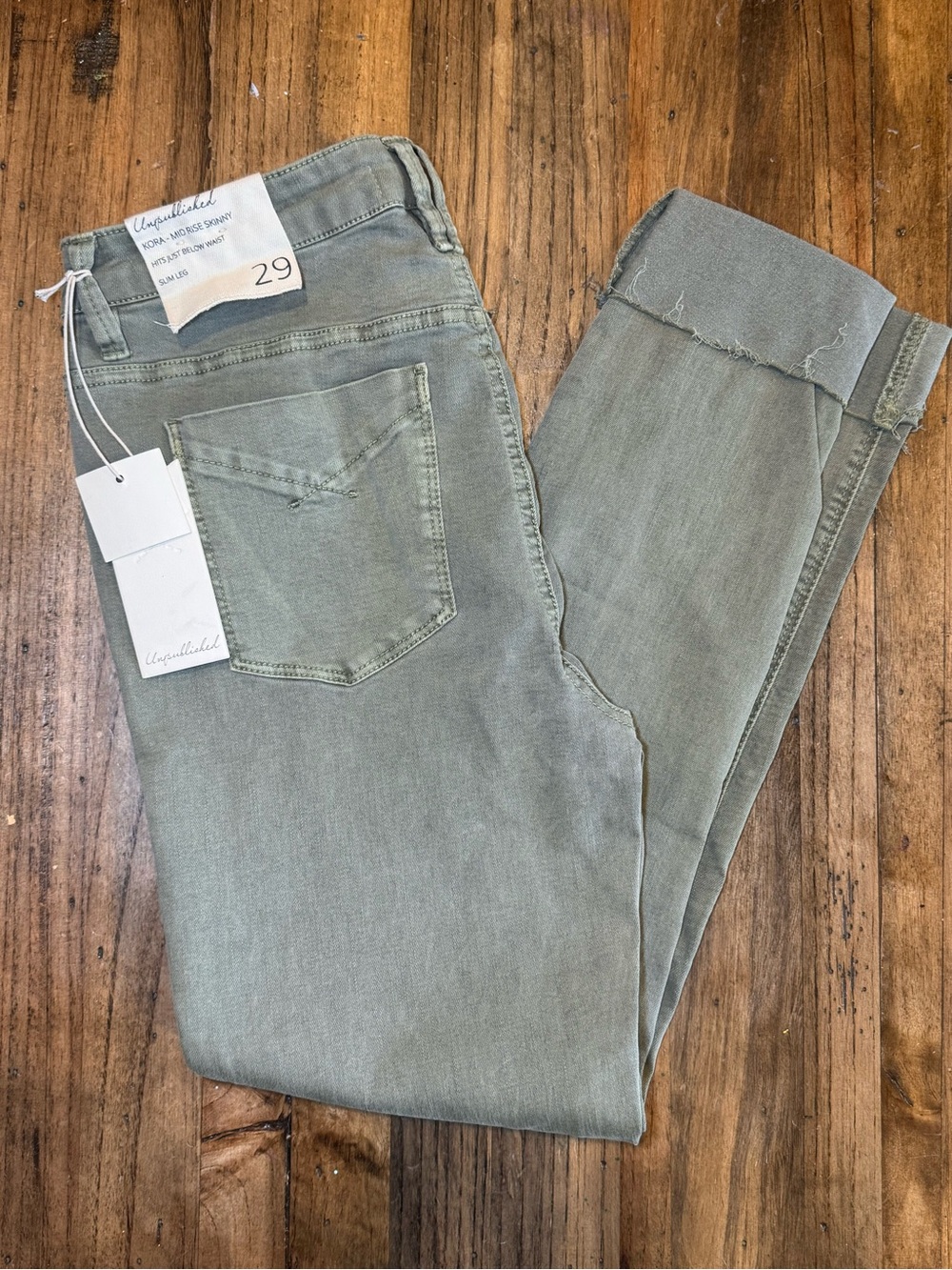 NWT Unpublished Kora Mid Rise Skinny Jeans in Thyme - Size 29‎